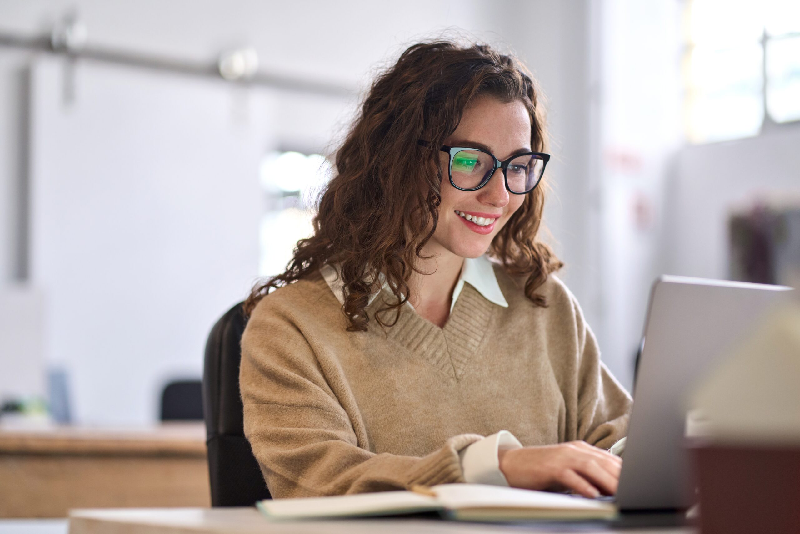 Young,Happy,Professional,Business,Woman,Worker,Employee,Sitting,At,Desk